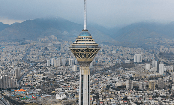 فضای باز و کافی‌شاپ کارخانه میلاد